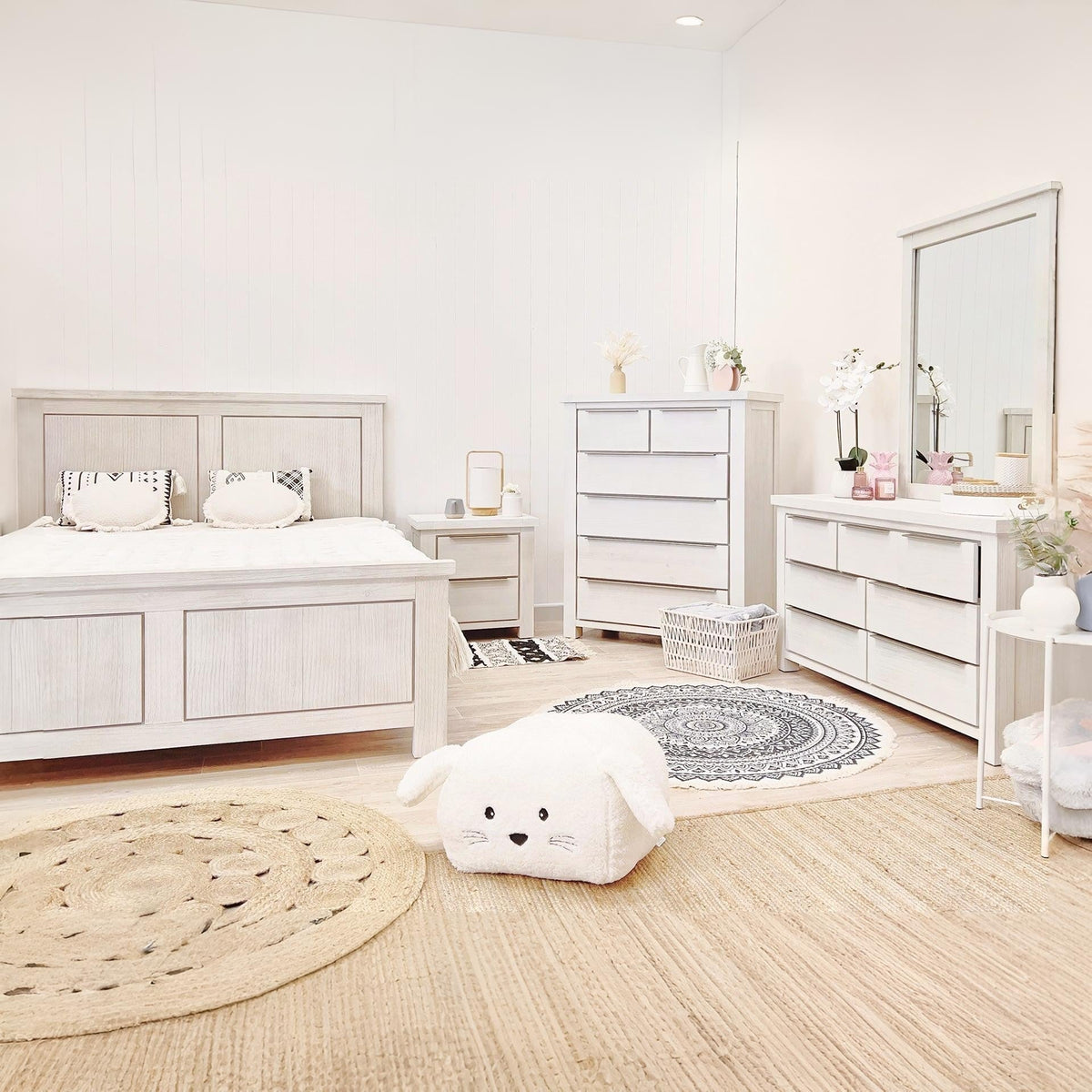 Lincoln Solid Wood 7 Drawer Dresser - White
